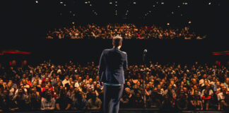 „Kampf der Künste“: Poetry-Slam kommt nach Ratingen Am 29. November gibt es den Best of Poetry Slam in der Stadthalle. Foto: Kampf der Künste