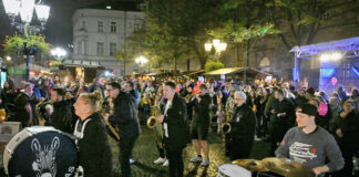 Riesenandrang beim Langenberger Martinsmarkt – Am Samstag mit Martinszug und Brassband