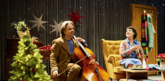 Janina Hartwig in der Rolle der Rosmarie und Sebastian Goder in der Rolle des John. Foto: Oliver Fantitsch