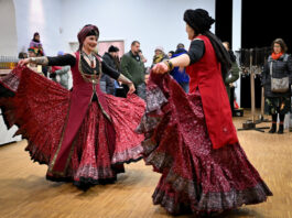Mittelalter-Weihnachtsmarkt lockt mit Gaukelei, Tanz und Geschmeide zum Schloss in Neviges