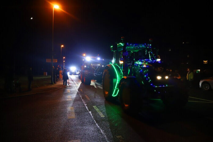 Die Traktoren-Lichterfahrten im Kreis Mettmann sind inzwischen zu einer Tradition geworden. Foto: Volkmann