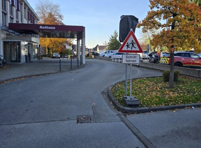 Poller vor dem Rathaus Freie Fahrt am Rathaus. Foto: Stadt Wülfrath