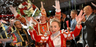 Inthronisierung in Velbert: Prinzenpaar Julian I. und Lina I. regieren die Narren