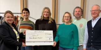 Große Freude herrscht bei den Akteuren aufgrund der gelungenen Spendenaktion. Foto: SkF Langenfeld