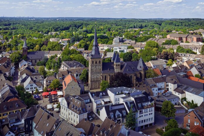 St Peter und Paul 25 St. Peter und Paul inmitten der Stadt, Bild: Nestocom