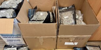 Nach Unfall auf der A3: Polizei findet kiloweise Drogen in Transporter Verbotene Ladung: 31 Kilo Marihuana im Laderaum des Transporters. Foto: Polizei