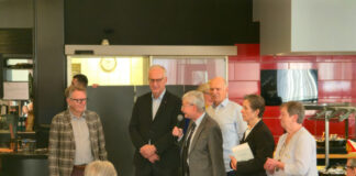 Edgar Dullni und Stefan Stahlkopf von den Ratinger Jonges, Michael Lumer vom Heimatverein und Hildegard Pollheim mit Ingrid Winnekens vom Ratinger We-iter e.V., Bild: Alexander Heinz