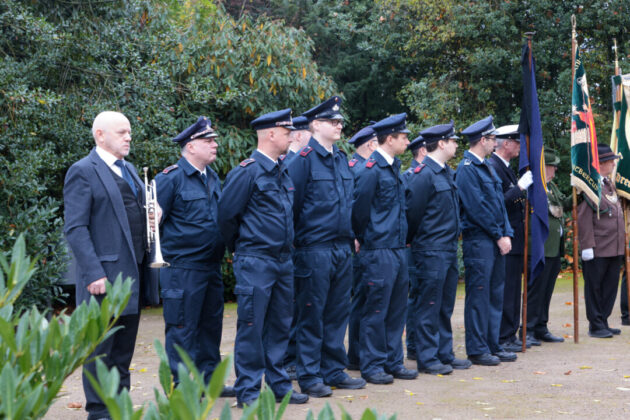 Lutz Kniep (Trompete) und die Mitglieder der Feuerwehr Ratingen, Bild Alexander Heinz