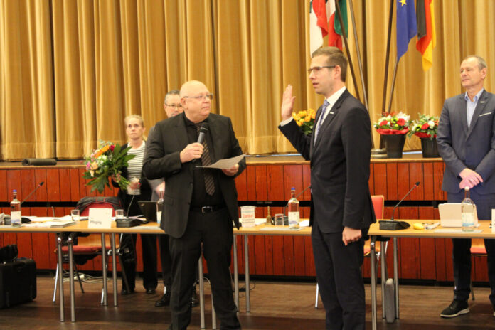 Der wiedergewählte Bürgermeister Christoph Schultz bei der Vereidigung. Foto: Stadt Erkrath
