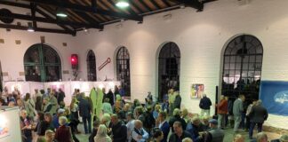 Rund 500 Kunstinteressierte besuchen Ausstellung im Lokschuppen Die Erk@Art im Lokschuppen Hochdahl wurde auch 2025 wieder mit einer Vernissage eröffnet, bei der traditionell der Jury-sowie Publikumspreises verliehen wurden. Foto: Stadt Erkrath