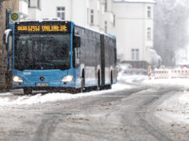 WSW bereiten sich auf den Winter vor: Einschränkungen oder Ausfälle möglich Trotz Vorbereitung: Bei extremen Wetterlagen kann es zu Einschränkungen oder Ausfällen im Linienverkehr kommen. Foto: WSW/Frank Gleitsmann