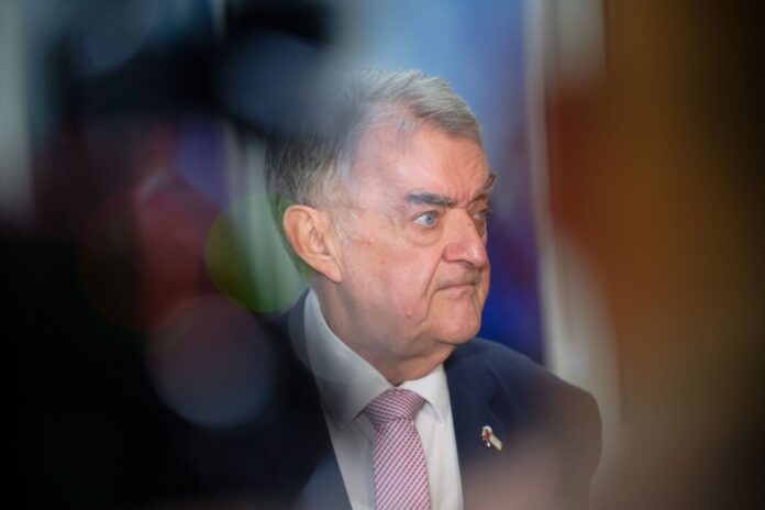 Sitzung Innen- und Familienausschuss zum Polizeieinsatz NRW-Innenminister Herbert Reul äußerte sich zum Vorfall in Bochum, bei dem ein Schuss auf eine Zwölfjährige fiel.