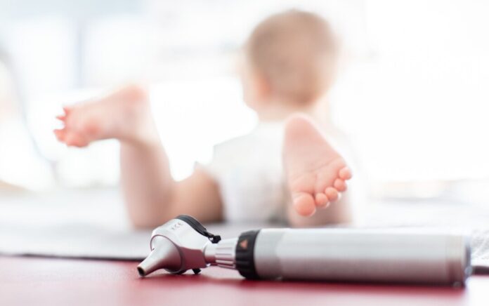 Der Säugling erlitt schwere Verletzungen. (Symbolbild)