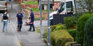 Die tödlichen Schüsse führten in Menden am 22. August zu einem größeren Polizeieinsatz. (Archivbild)