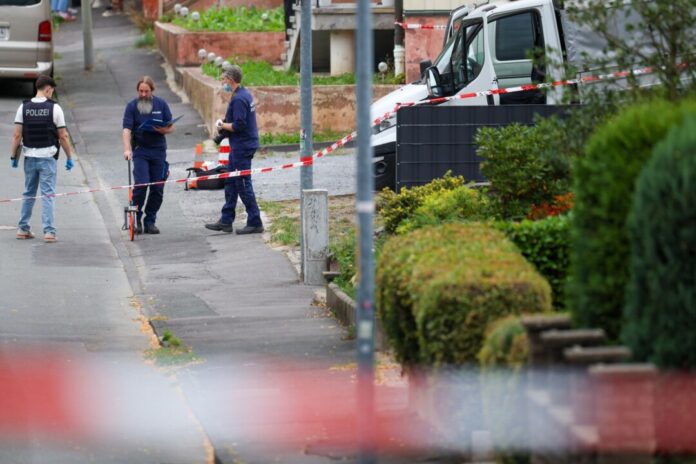 Die tödlichen Schüsse führten in Menden am 22. August zu einem größeren Polizeieinsatz. (Archivbild)
