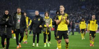 Erlebte im Spiel beim HSV einen Schreckmoment: BVB-Nationalspieler Nico Schlotterbeck (vorne, r).