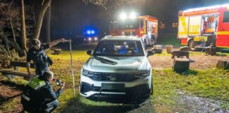 Ein 62-Jähriger ist mit seinem Wagen aus noch ungeklärter Ursache in einen Stausee des Flusses Agger gefahren.