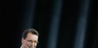 Die CDU unter Ministerpräsident Hendrik Wüst (CDU) bleibt in NRW laut einer Umfrage die stärkste Partei. (Archivbild)