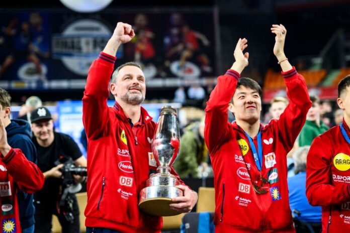 Trainer Danny Heister von Borussia Düsseldorf. Gewann mit Düsseldorf schon dreimal das Triple: Trainer Danny Heister (links, Archivbild)