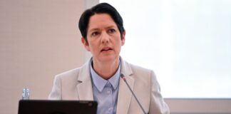 Sechs-Punkte-Plan soll Geflügelpest in NRW eindämmen Landwirtschaftsministerin Silke Gorißen (CDU) hat mit zahlreichen Verbänden einen Maßnahmenkatalog im Kampf gegen die Ausbreitung der Vogelgrippe unterzeichnet. (Archivfoto)