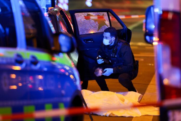 Zwölf Jahre Haft für tödliche Schüsse auf Uber-Fahrgast Viermal schoss der Täter durch die Seitenscheibe des Autos. (Archivbild)