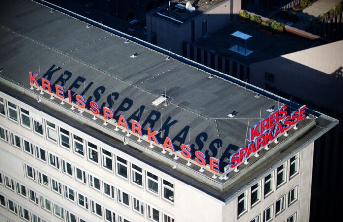 Witwe verliert Prozess gegen Kreissparkasse. (Symbolbild)