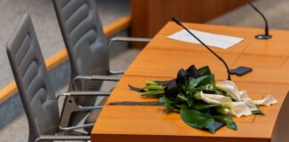 Der kürzlich gestorbene FDP-Politiker Marc Lürbke hinterlässt eine Lücke im nordrhein-westfälischen Landtag, die nun durch einen Nachrücker geschlossen werden muss. 