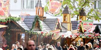 Am Wetter sollte der Weihnachtsmarkt-Bummel am Wochenende in Nordrhein-Westfalen nicht scheitern. (Archivbild)
