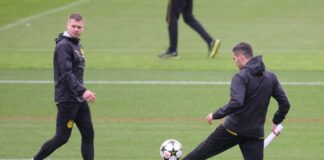 Lukasz Piszczek (l) sammelte bereits beim BVB Trainererfahrung. (Archivfoto)
