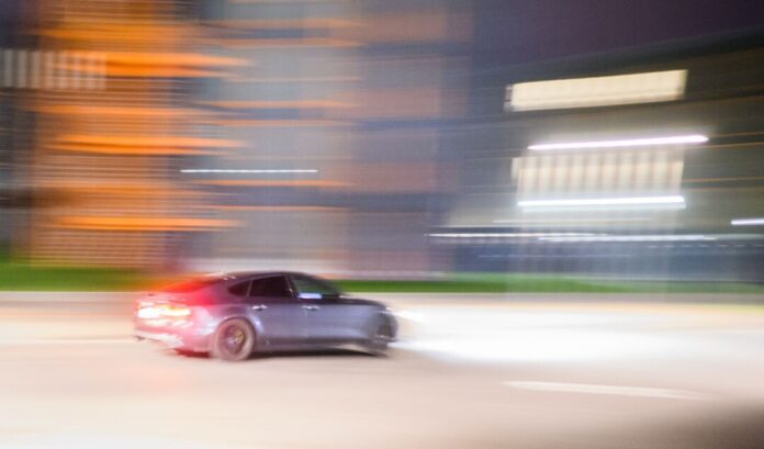 Treffen der Tuning-Szene Etliche Teilnehmer des Tuning-Treffens sollen die eintreffende Polizei angegriffen haben. (Symbolbild)