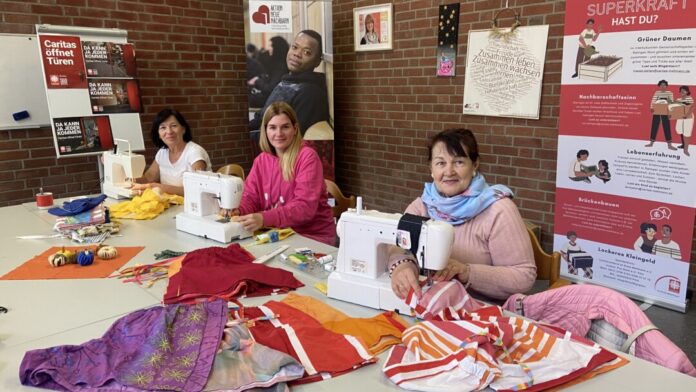 Bei der Caritas-Flüchtlingshilfe engagieren die Frauen aus der Ukraine sich für den guten Zweck. Foto: Caritas Bei der Caritas-Flüchtlingshilfe engagieren die Frauen aus der Ukraine sich für den guten Zweck. Foto: Caritas