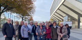 Velberter Seniorengruppe von Fantasy-Welt begeistert Die Velberterinnen und Velberter an den Essener Messehallen. Foto: privat