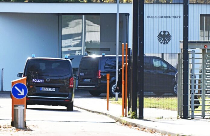 Haftprüfung beim Bundesgerichtshof Die Bundesanwaltschaft lies den Mann nach Karlsruhe bringen. (Archivbild)