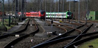 Die Bahn repariert die Strecke zwischen Wuppertal und Hagen. Das hat Auswirkungen für die Reisenden. (Symbolbild)
