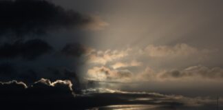 Regenklamotten sind in den kommenden Tagen nicht nötig Wolken werden die kommenden Tage viel zu sehen sein am NRW-Himmel, Regentropfen werden sie aber wohl nicht oder nur kaum nach unten schicken.