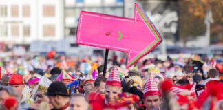 11.11. in Köln: Polizei zieht positive Bilanz Polizei zieht positive Bilanz am 11.11 in Köln.