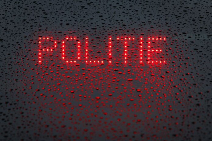 Nach dem Zweitliga-Spiel Schalke Paderborn wird eine Frau angefahren, der Verursacher in den Niederlanden gestoppt.