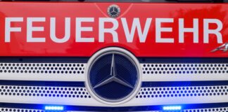 Bewohner in Detmold bei Zimmerbrand von Feuerwehr geweckt (Symbolbild)