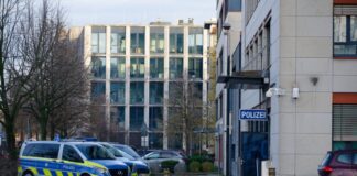 Die Ermittlungsgruppe «Cold Cases» der Kölner Polizei hat rund 50 ehemalige Angehörige der Kaserne zur Abgabe einer Speichelprobe eingeladen.