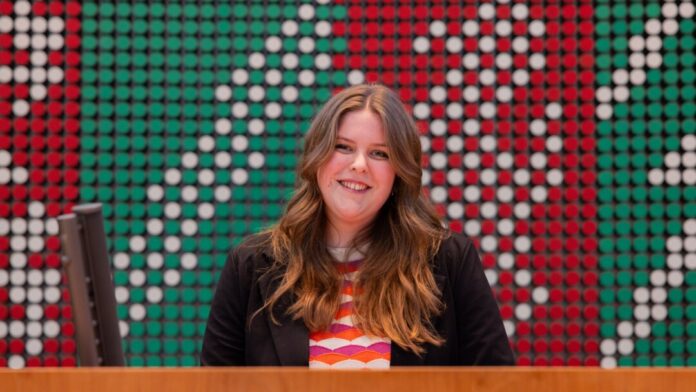 Drei Tage lang nehmen junge Leute im Alter von 16 bis 20 Jahren im NRW-Landtag die Plätze der 195 Abgeordneten ein. 