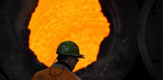 Branche in der Krise: Gestiegene Energiepreise, Billigimporte vor allem aus China, Kosten für den Umbau hin zu einer klimafreundlicheren Stahlproduktion sowie hohe US-Zölle bereiten der Stahlindustrie Probleme. (Archivbild)