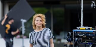 Annette Frier am Set ihrer neuen Serie «Frier und Fünfzig». (Archivbild)