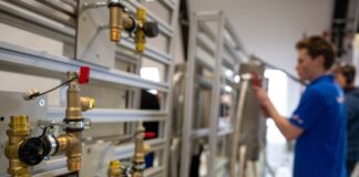 Die Zahl der absolvierten Abschlussprüfungen von Auszubildenden ist in den vergangenen Jahren immer weiter gesunken. (Symbolbild)