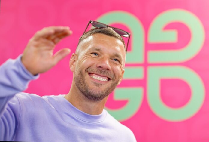 Lukas Podolski könnte seine Fußballschuhe endgültig an den Nagel hängen. (Archivfoto) 