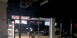 Blitzeinbruch in Bäckerei – dann Verfolgungsjagd mit Polizei Mit einem Auto fuhren die beiden Männer in die Bäckerei.