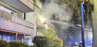 Feuer in Mehrfamilienhaus: Sechs Verletzte Sechs Verletzte bei Feuer in Wohnhaus.