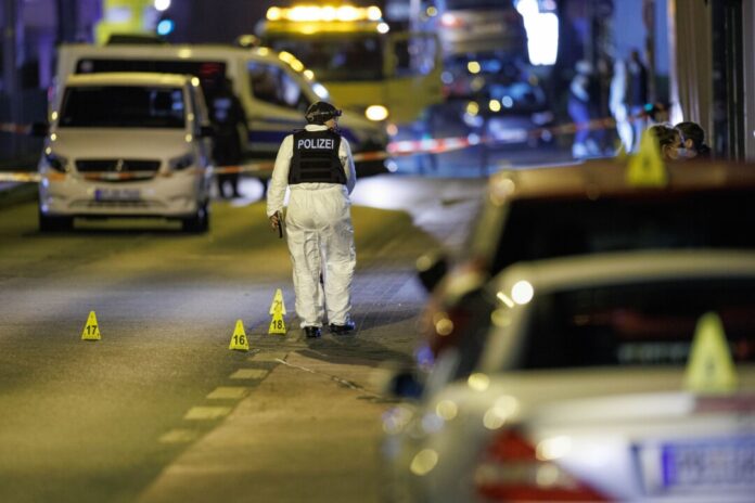 Bei den Schüssen vor dem Landgericht waren vier Menschen getroffen und teilweise schwer verletzt worden (Archivbild). 