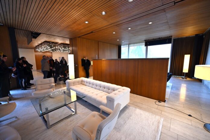 Kanzlerbungalow Der sogenannte Kanzlerbungalow ist nach Abschluss der Brandschutz- und Sanierungsarbeiten wieder für die Öffentlichkeit zugänglich.