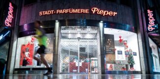 Ein Foto aus schlechten Zeiten: Dezember 2020, wegen eines Corona-Lockdowns blieb auch dieser Pieper-Shop zeitweise geschlossen. Die Shops sind längst wieder geöffnet und bleiben es auch, trotz Insolvenzverfahrens.