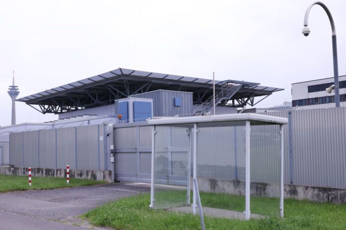 Prozess gegen mutmaßlichen IS-Terroristen Wegen Mitgliedschaft in der Terrormiliz IS muss ein 32-jähriger Iraker ins Gefängnis, hat das OLG Düsseldorf entschieden. (Symbolbild)